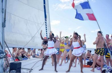 Punta Cana: Catamaran Cruise with Snorkeling & Open Bar