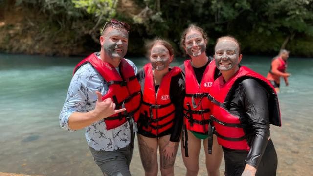 Río Celeste Tubing – Guided Adventure with Natural Pools