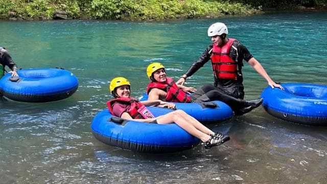 Tubing am Rio Celeste: Spaß, natürliche Pools und frisches Obst - Dominican Republic