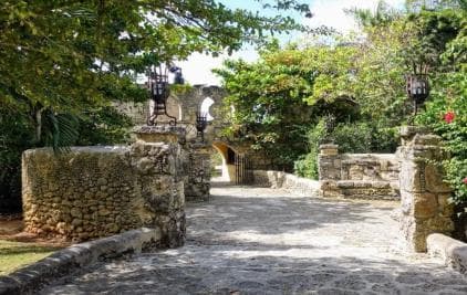 Private: Cigar Tour, Altos de Chavón, and Maravillas Caves