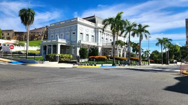 San Juan: Guided City Tour with Photo Stops (Hop-On Hop-Off)