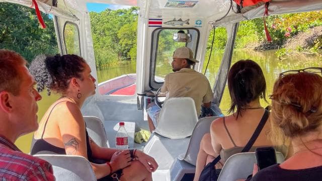 Tortuguero boat tour, Maratopia tropical garden & beach, incl. fruit