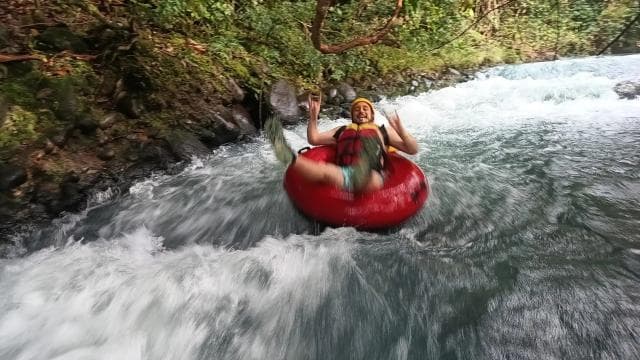 Tubing Tour Rio Celeste