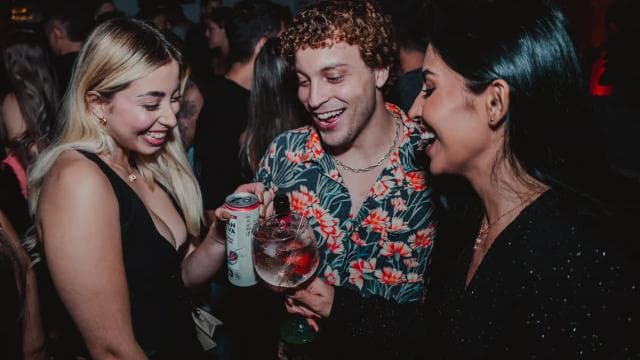 San José Exclusive Bar Pub Crawl with Drinks and Club Entrys