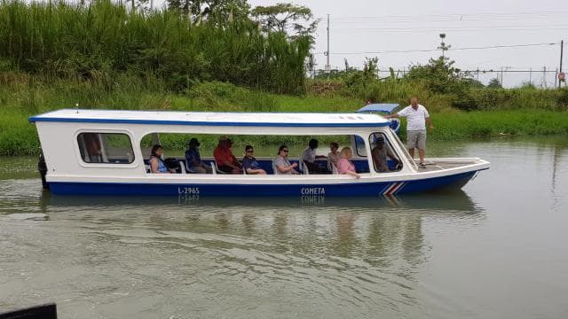 Puerto Limon: Half-Day Tortuguero Canals & Playa Bonita Tour