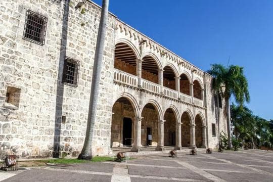 Zona Colonial: Recorrido Histórico con Chocolate y Mamajuana