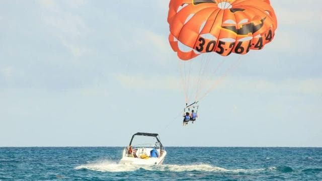 Punta Cana Parasailing: 15-Minute Adrenaline Adventure