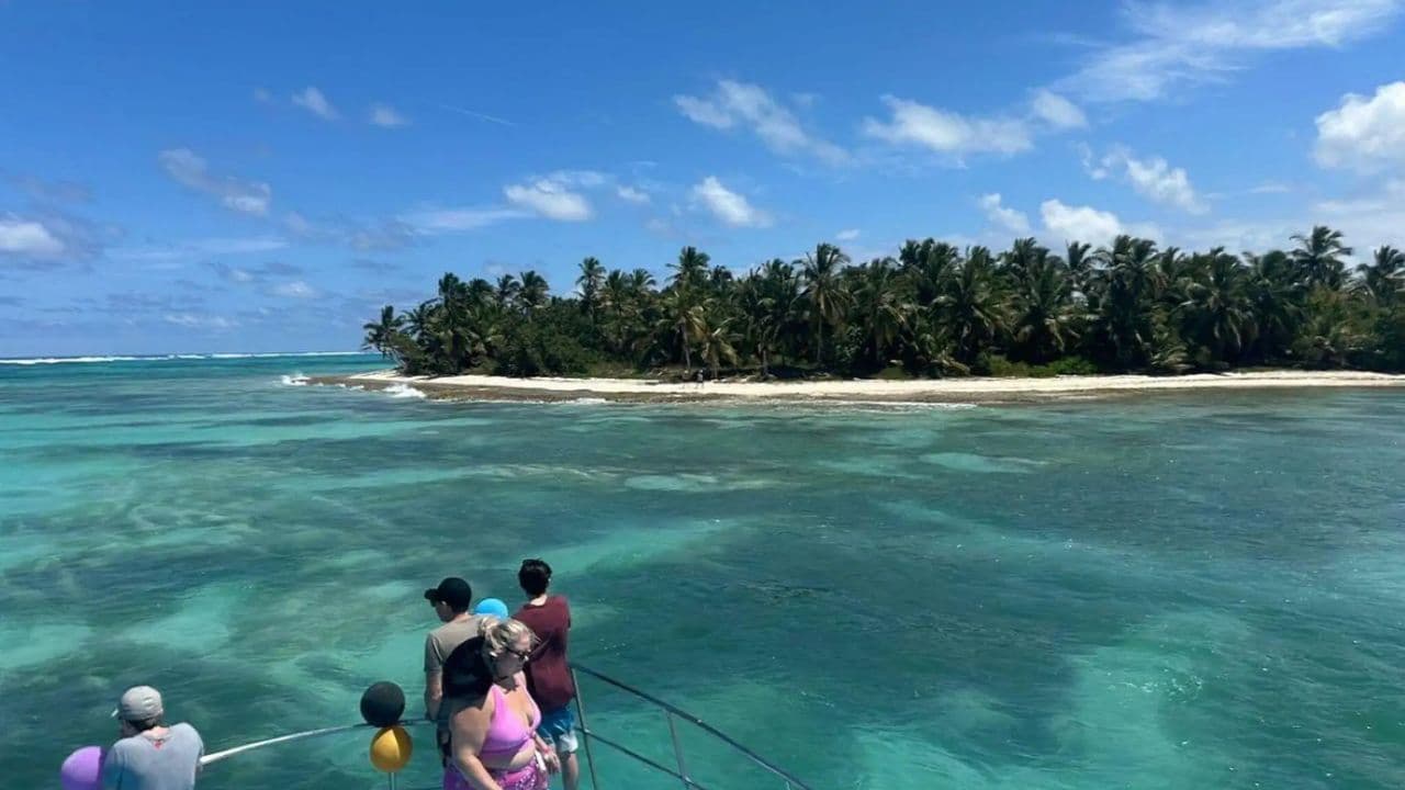 Punta Cana: Sunset Party Boat with Snorkeling