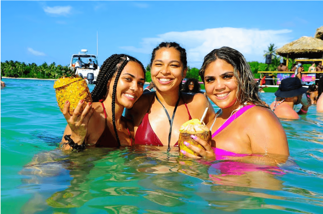 Punta Cana: fiesta en barco con snorkel, barra libre y hip hop - Photo 3 (Gallery view)