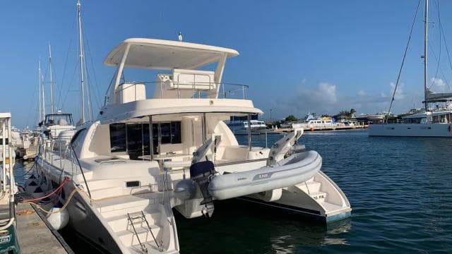 Fajardo: Private 47-F Catamaran Cruise with Drinks and Snack