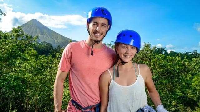 La Fortuna: Arenal Mundo Aventura Park 7 Zip-Lines Tour
