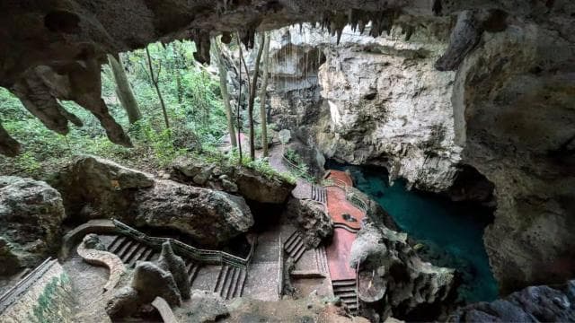 Santo Domingo: Los Tres Ojos, Boca Chica & More