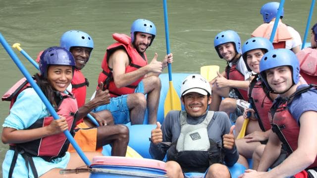 La Fortuna: Rafting Pacuare & Shuttle to SJO or Puerto Viejo