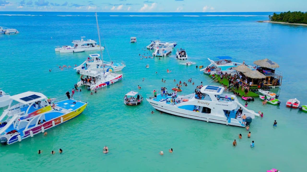 Party boat catamaran trinity| snorkeling| private beach