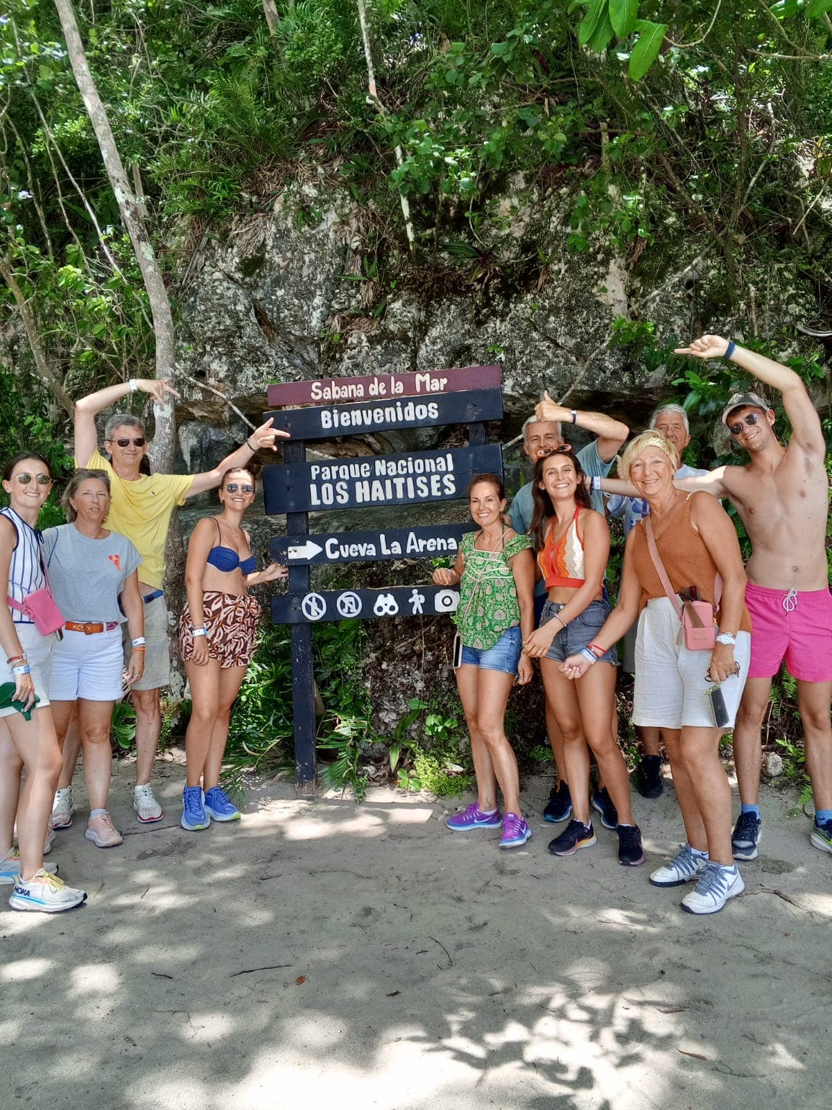 Santo Domingo: Hike and kayaks los Haitises  plus Cano hondo pools 