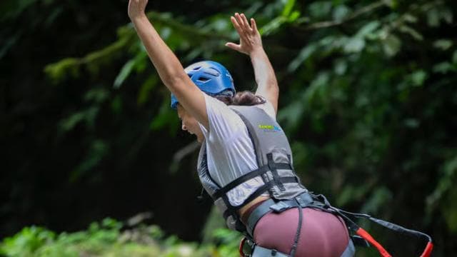 La Fortuna: Waterfall Rappelling and River Fun with Lunch