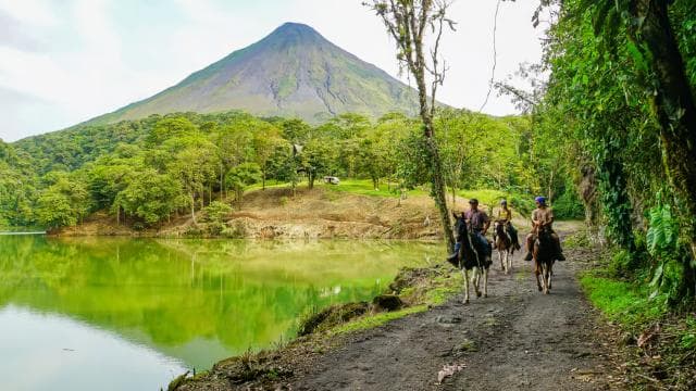 La Fortuna: Arenal Volcano Horseback Riding