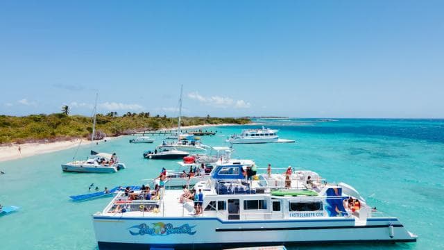 From Fajardo: Catamaran Beach Excursion with Lunch
