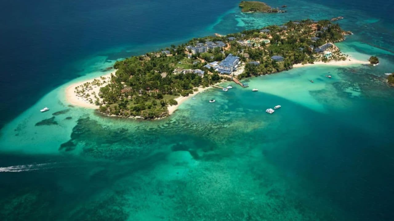 Haitises + Cayo Levantado ( Bacardi Island )