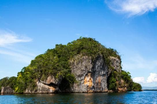 Los Haitises: Boat + Lunch at the beach & Natural pools