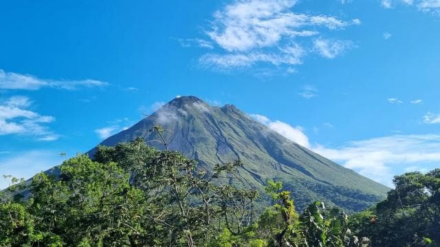 Arenal Volcano: El Silencio Trail Guided Hike