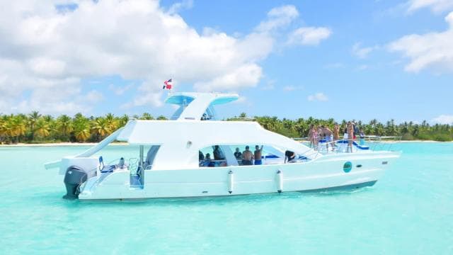 From Punta Cana: Whale Watching & Cayo Levantado Island