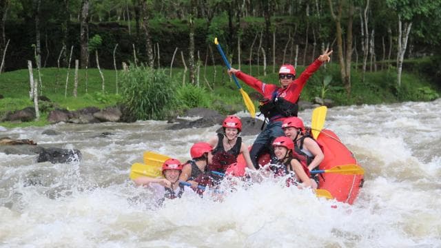 Rafting Class 3-4 "Jungle Run": Río Sarapiquí, Costa Rica - Dominican Republic