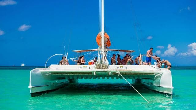 From Bayahíbe: Saona Island Catamaran Cruise with Buffet