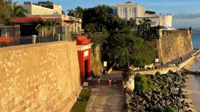 San Juan: Old Town Walking Tour and El Morro Fort Entry