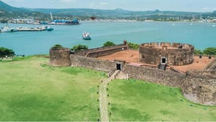 Puerto Plata: Walking Tour with Rum & Chocolate Tastings