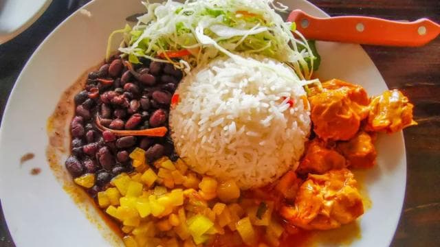 La Fortuna: Arenal Volcano, Lunch, & Hotsprings Morning Tour