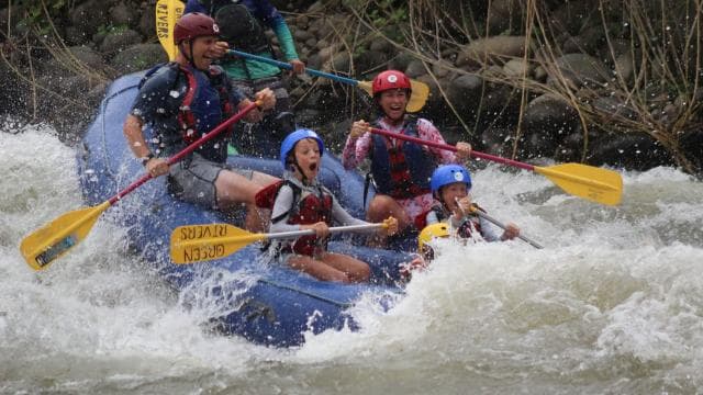 Sarapiquí River: Whitewater Rafting Adventure with Snacks