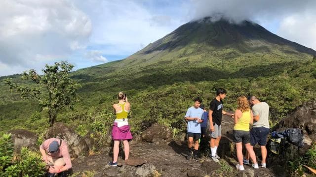La Fortuna: Arenal Volcano and Waterfall Tour with Lunch