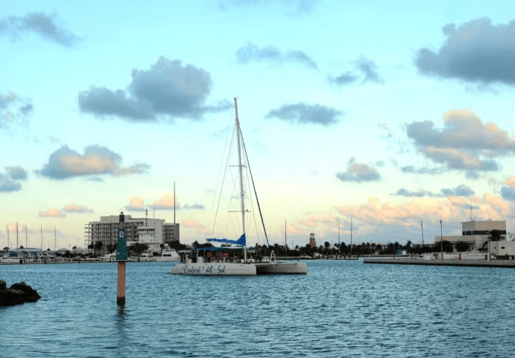 Sunset Yacht Cruise + Dinner at Kike-Kcho Restaurant