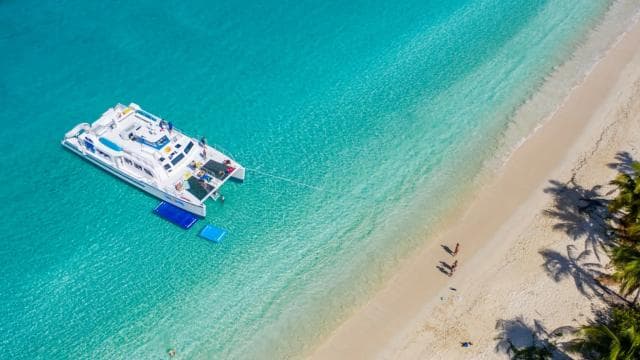 From Fajardo: Catamaran Beach Excursion with Lunch