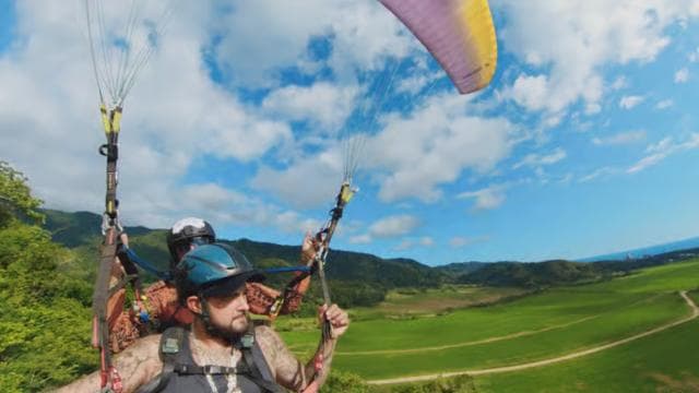 900 ft flight facing the Pacific Ocean & Tropical forests