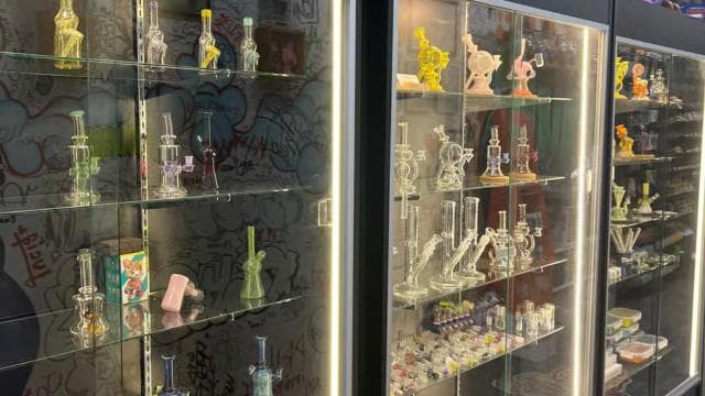 San Juan: Smoke shops adventure smoke friendly
