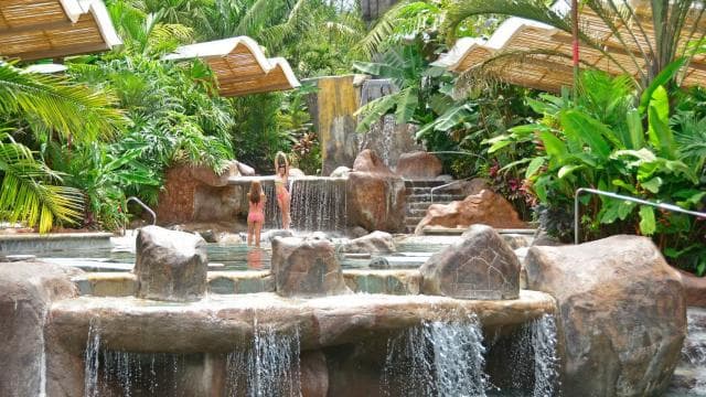 San Jose: Arenal Hanging Bridges & Baldi Hot Springs Tour