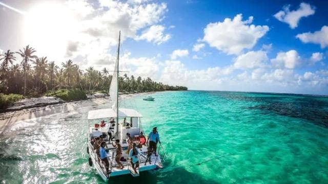 Punta Cana: Catamaran Adventure with Snorkeling and Drinks