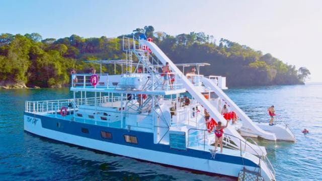 Manuel Antonio: Catamaran Cruise to Biesanz Bay with Lunch