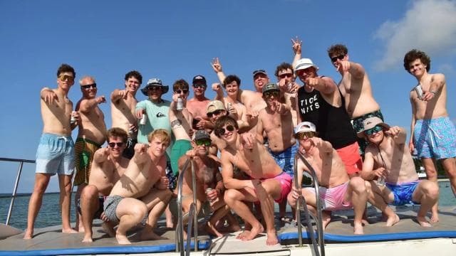 Enjoy 3 hours in the VIP Yacht Party Cruise with Open Bar