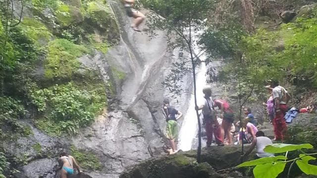 From San José: 11 Waterfalls Zipline Adventure