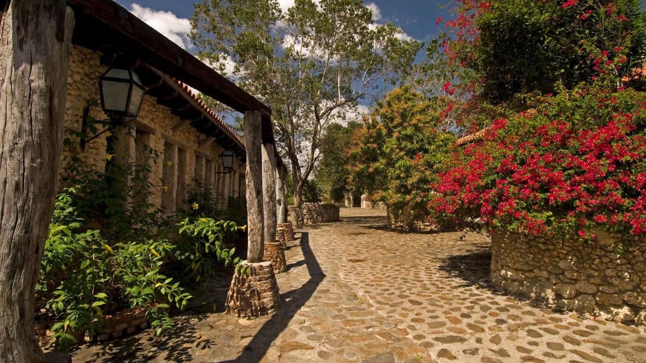 Las Maravillas Cave & Altos de Chavon