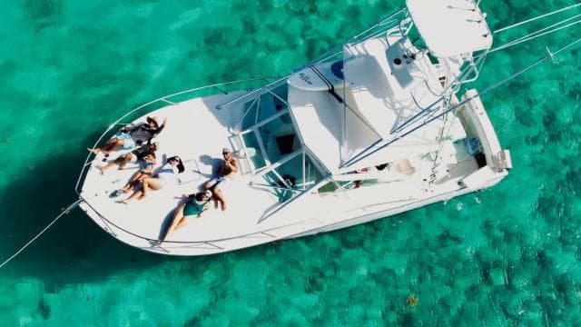 Icacos or Palomino: Luxury Yacht Tour. Snorkeling and Lunch - Photo 3 (Gallery view)