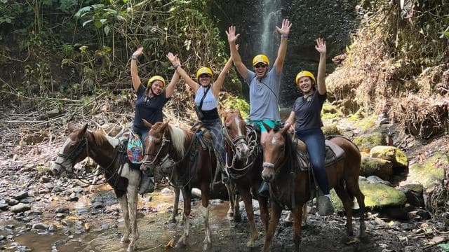 La Fortuna: Arenal River Horseback Riding