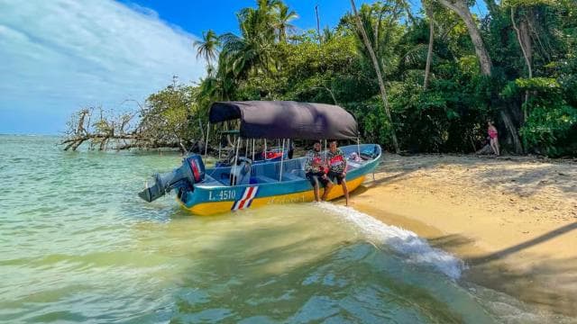 CAHUITA: NATIONAL PARK SNORKELING AND HIKING *CERTIFIED LOCAL TOUR GUIDE*.