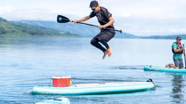 El Castillo: Lake Arenal Standup Paddleboard or Kayak Rental