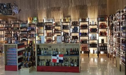 Punta Cana: Shopping Tour with Tastings and Pickup