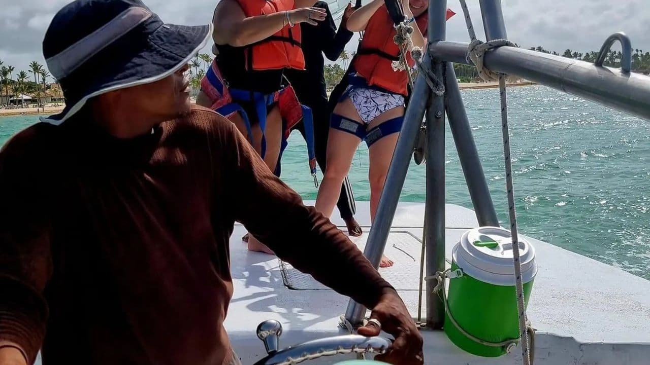 Punta Cana: 3-Hour Parasailing Tour