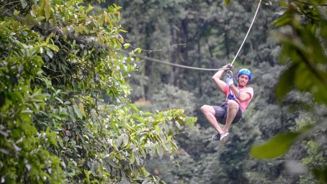 La Fortuna: Arenal Mundo Aventura Park 7 Zip-Lines Tour